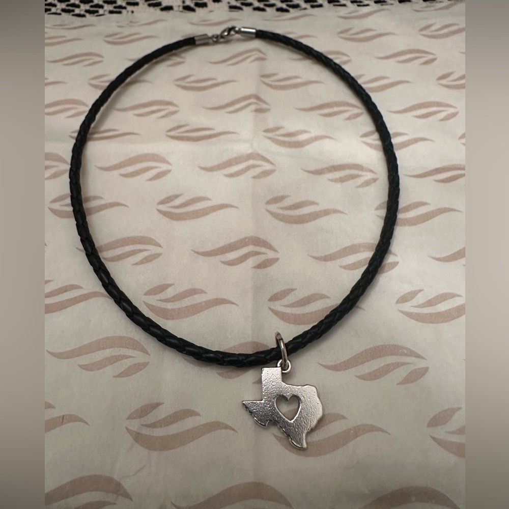 James Avery Deep In The Heart Of Texas Charm & Leather Braid Cord Necklace 16”❤️